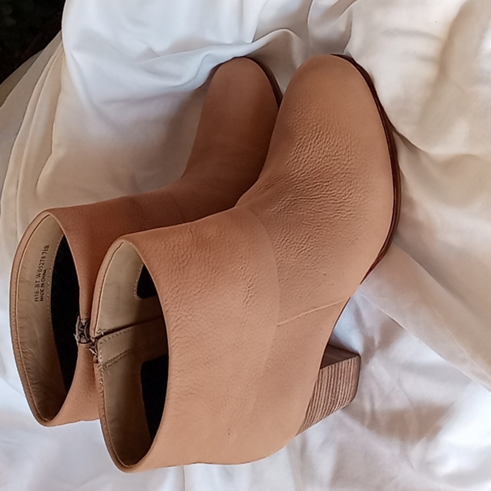 Cole Hann ankle boots